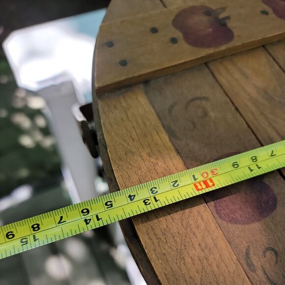 Basketville Vermont Picnic Basket Sturdy Vertical Slates Handles Apple Design - Picture 11 of 12